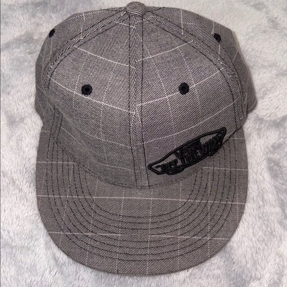 Vans Off The Wall Gray Plaid Flexfit Hat with Black Logo Patch size S-M L. New - Picture 8 of 8